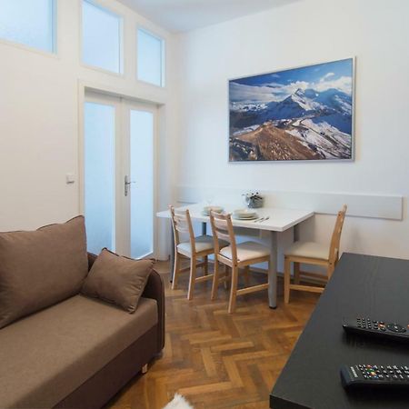 Modern Apartment Navrátilova II Praga Exterior foto