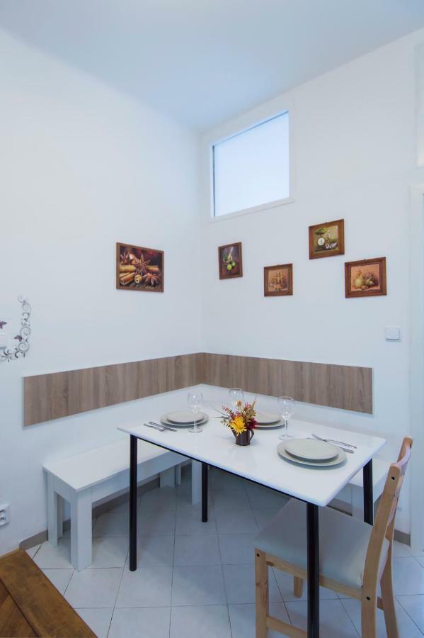 Modern Apartment Navrátilova II Praga Exterior foto