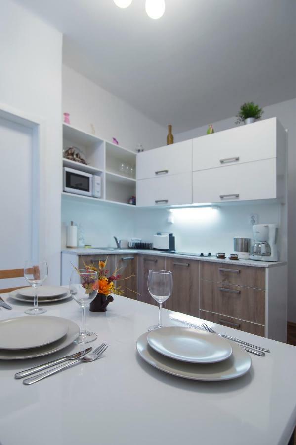 Modern Apartment Navrátilova II Praga Exterior foto