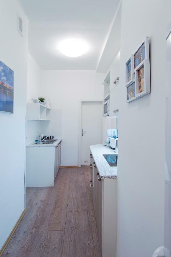 Modern Apartment Navrátilova II Praga Exterior foto